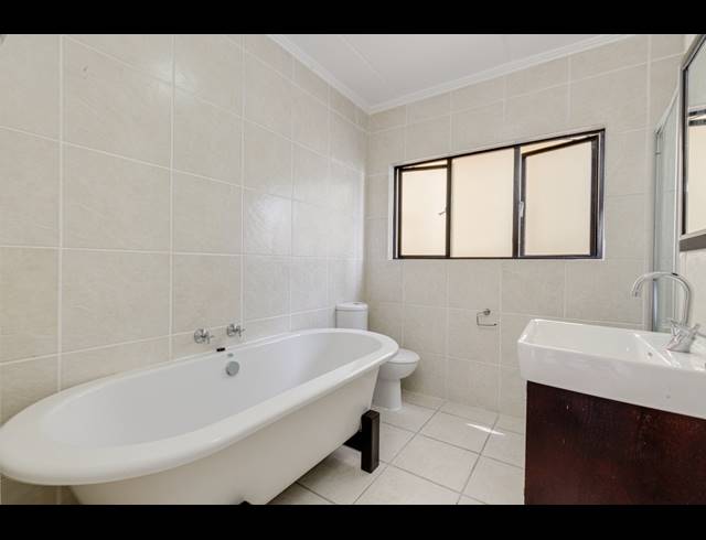 2 BEDROOM HOUSE FOR SALE IN SUNNINGHILL